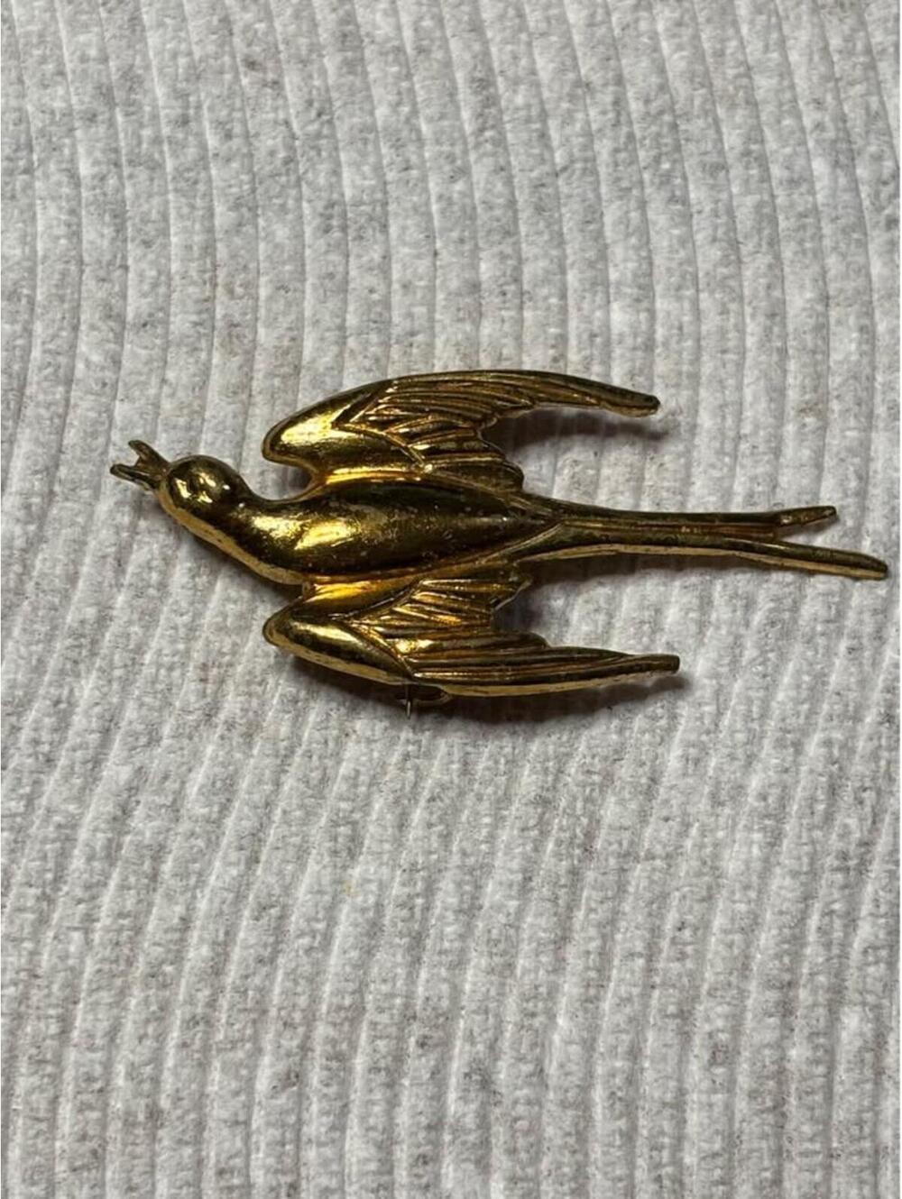 Vintage Gold Tone Swallow Bird Brooch see pinback for slight closure